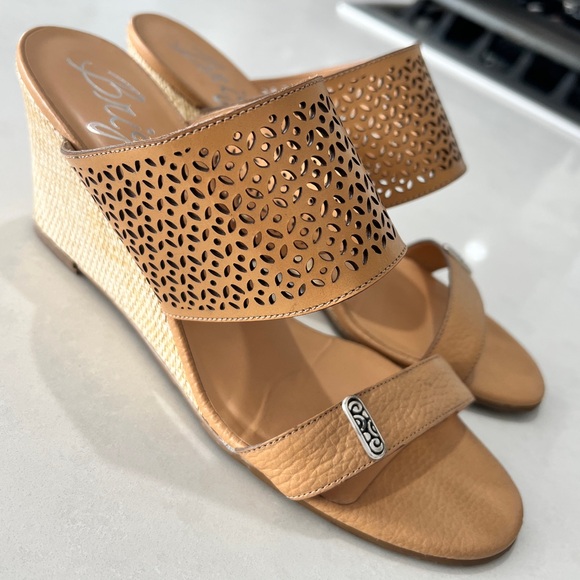 Brighton Ramon Platform Wedge Sandals Laser Cut Leather Women’s Size 9 Tan - Picture 3 of 13